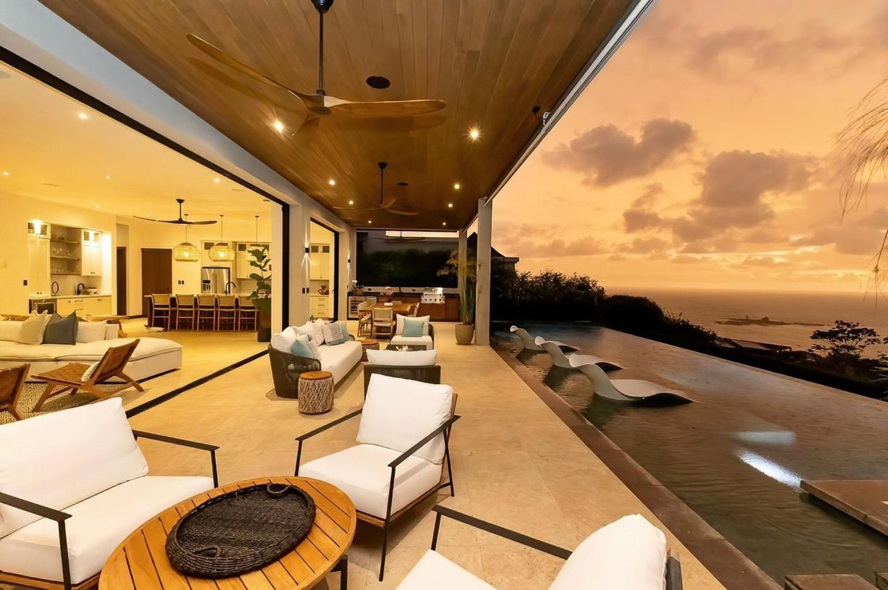 Solar Powered Oceanview Estate, Dominical, Puntarenas