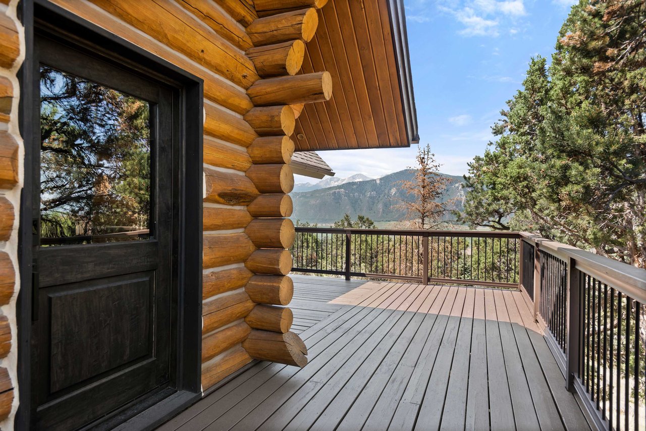  Modern and Chic Log Cabin in Basalt 