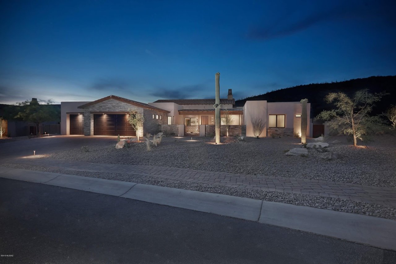 6151 W Seven Saguaros Circle