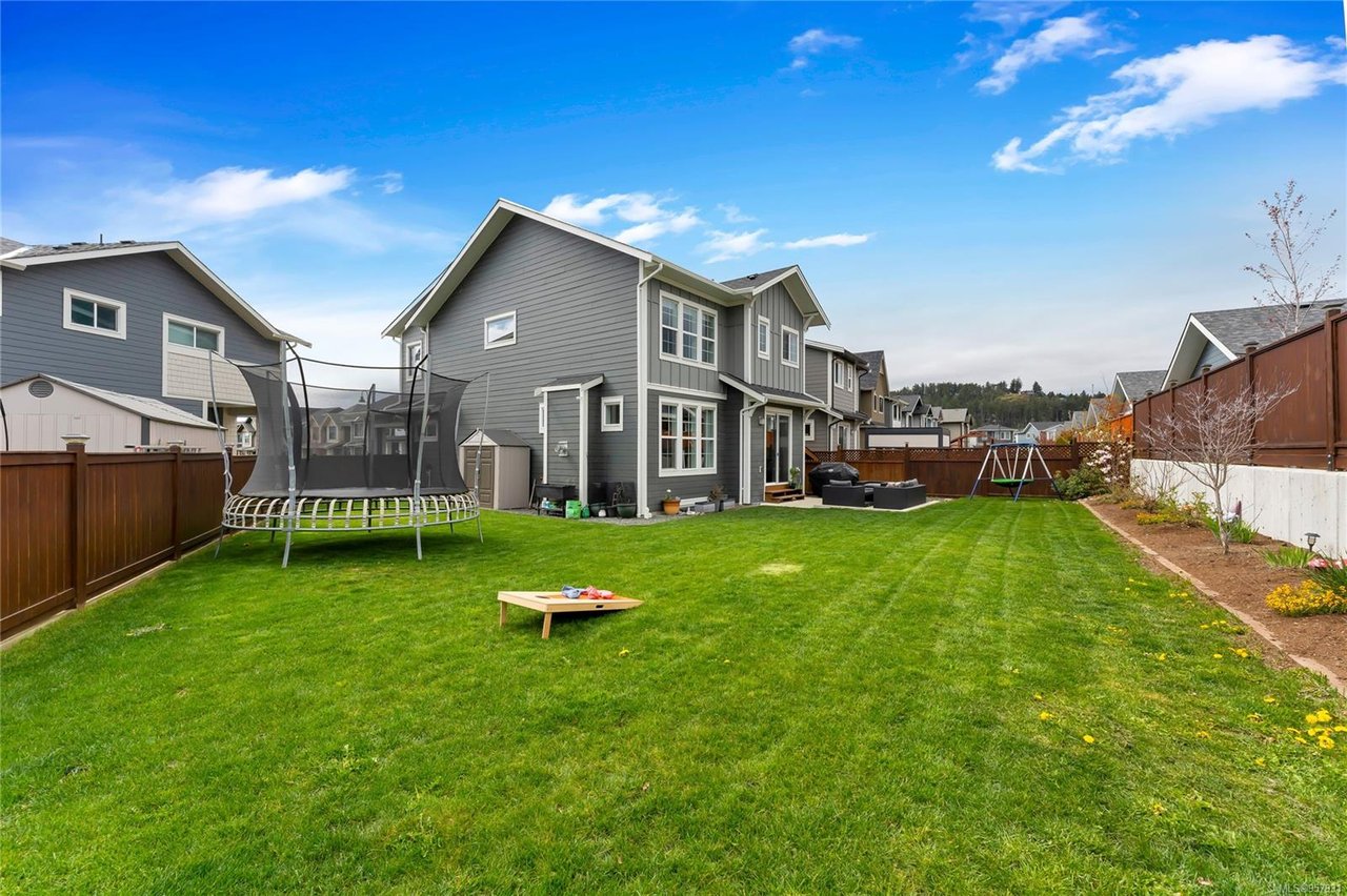 3359 Curlew St