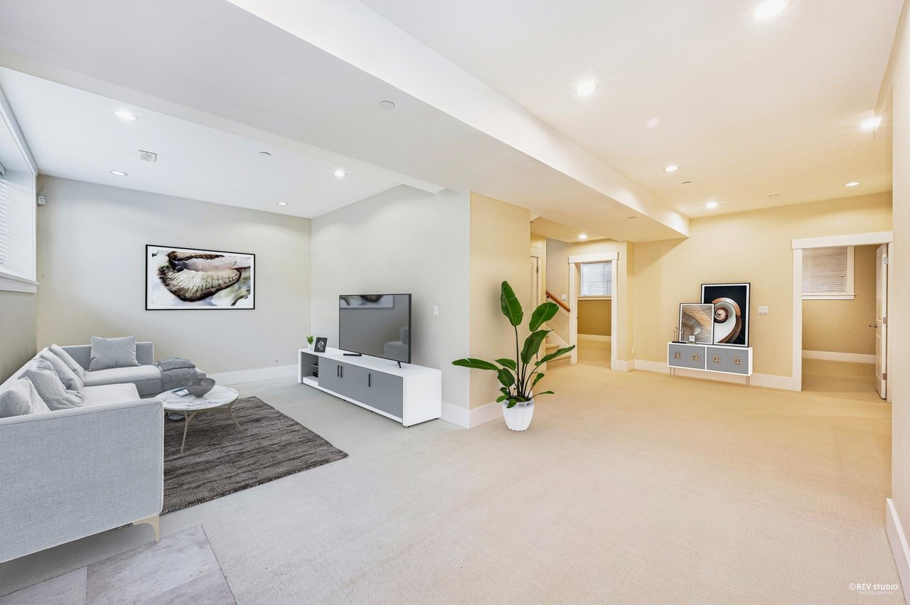 1141 Lawson Ave
