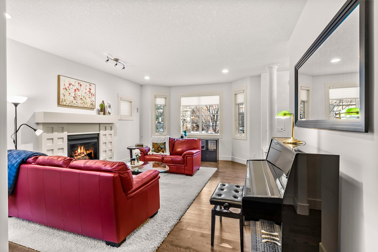 19 Tom Hoppe Mews SW