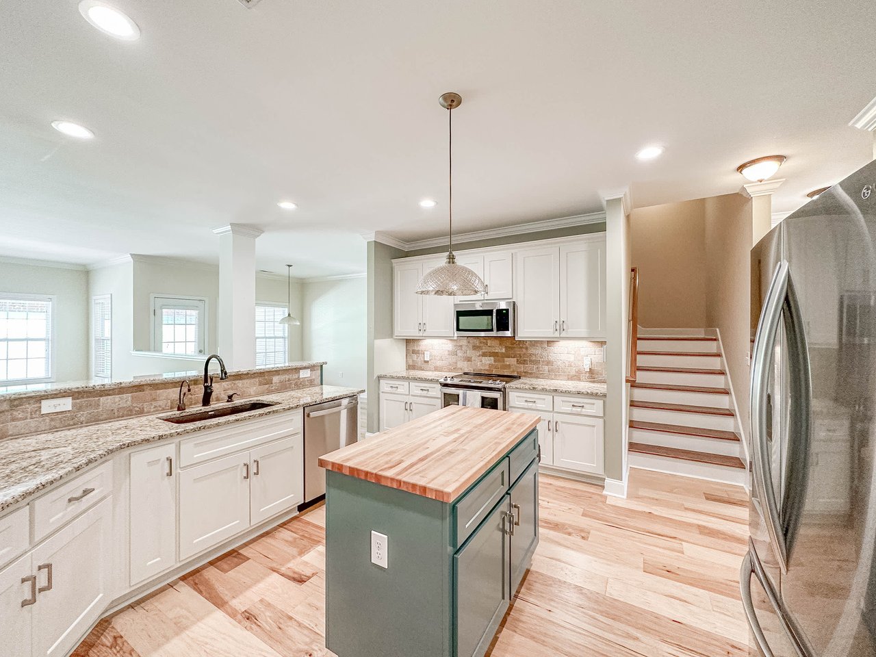 2303 Palisades Court with 5 Bedrooms!!!