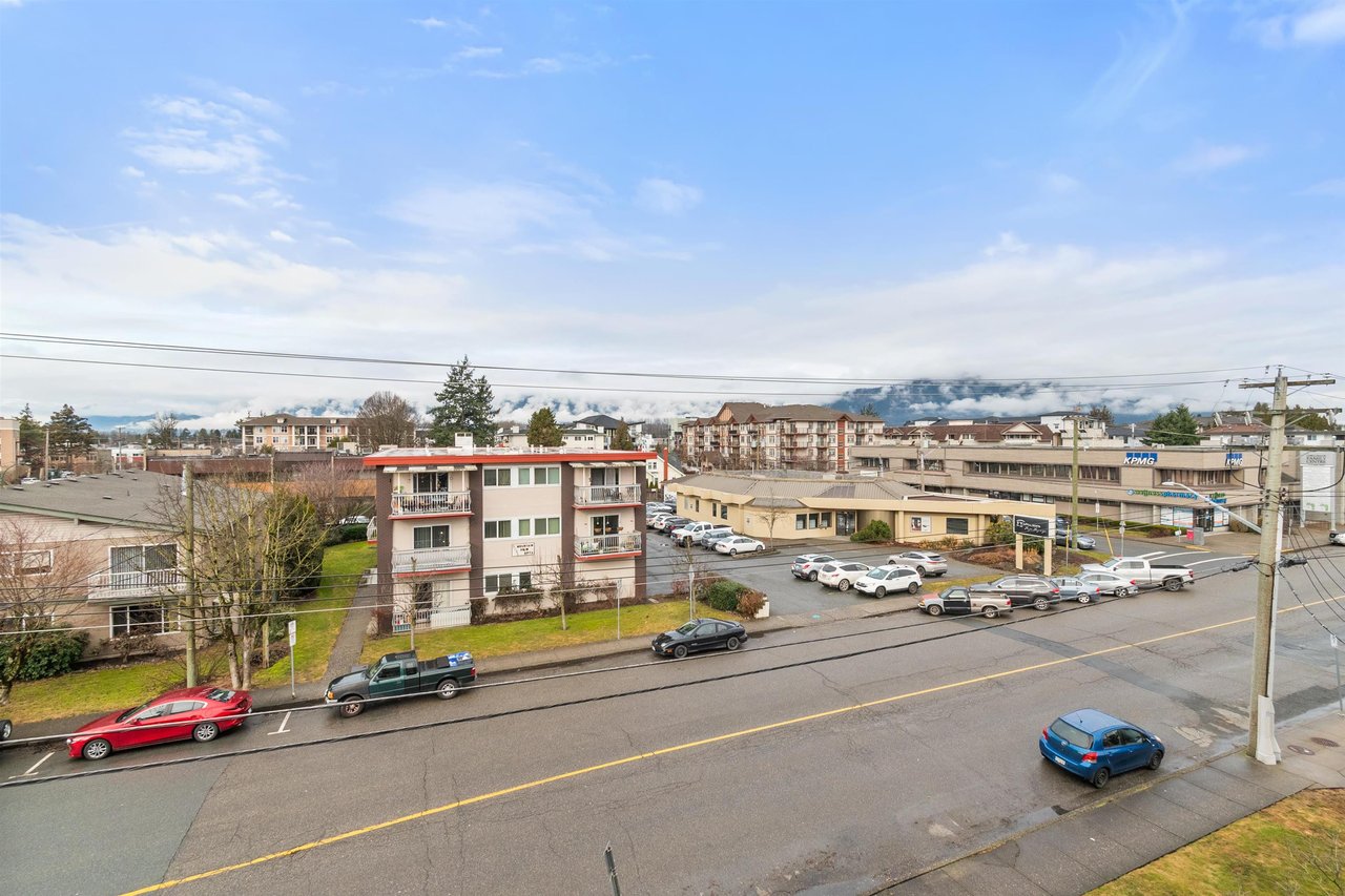 307-9080 Mary St