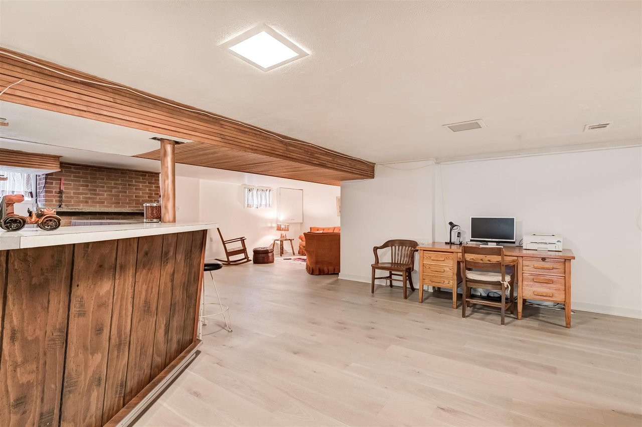 240 Chine Dr
