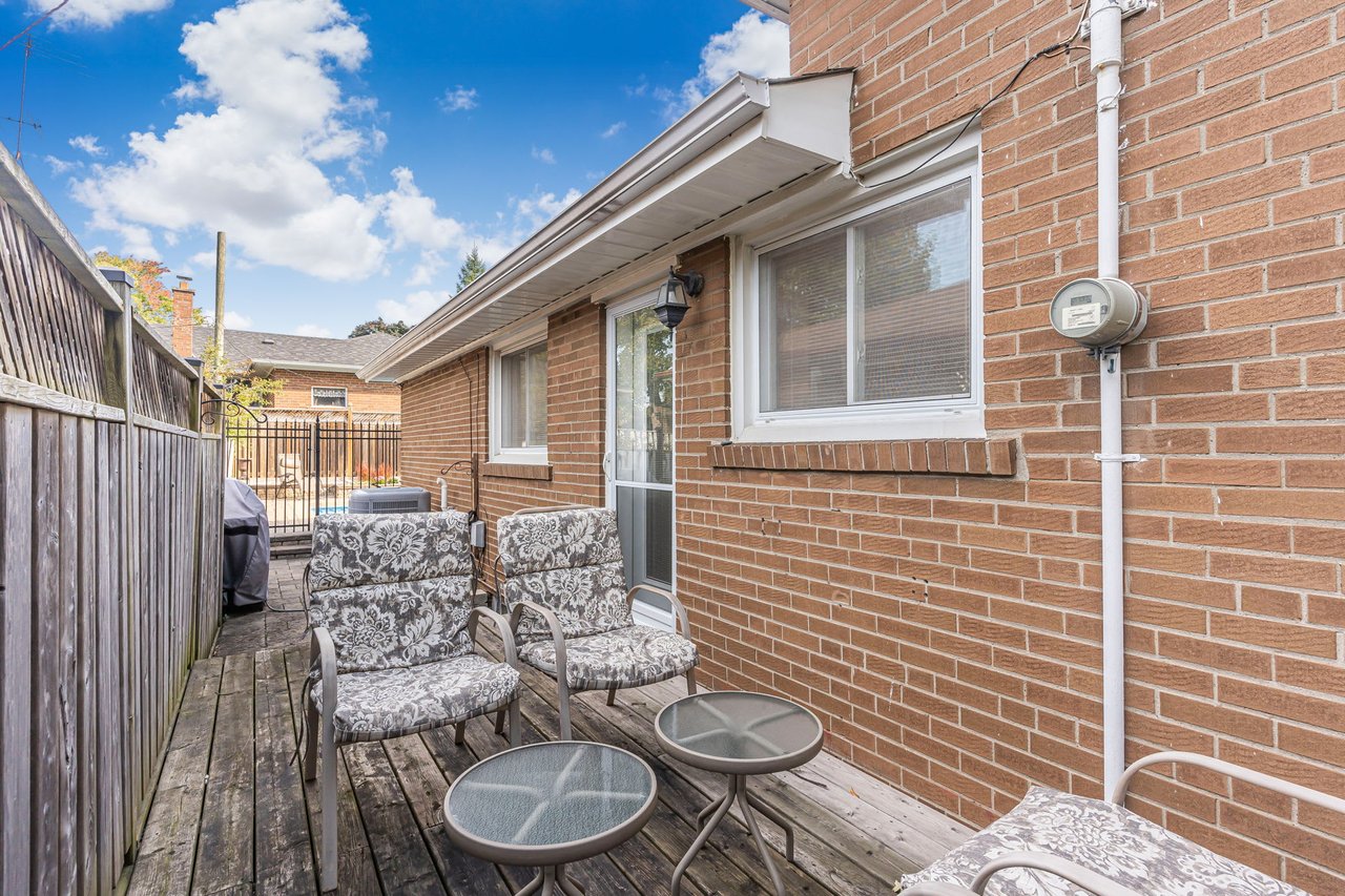 2 Guernsey Dr, Etobicoke Toronto