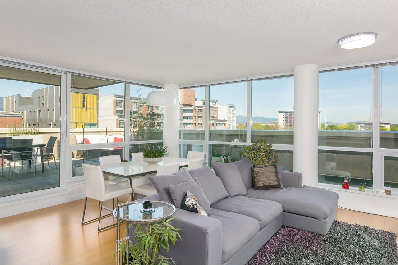 718 Main St, #804
