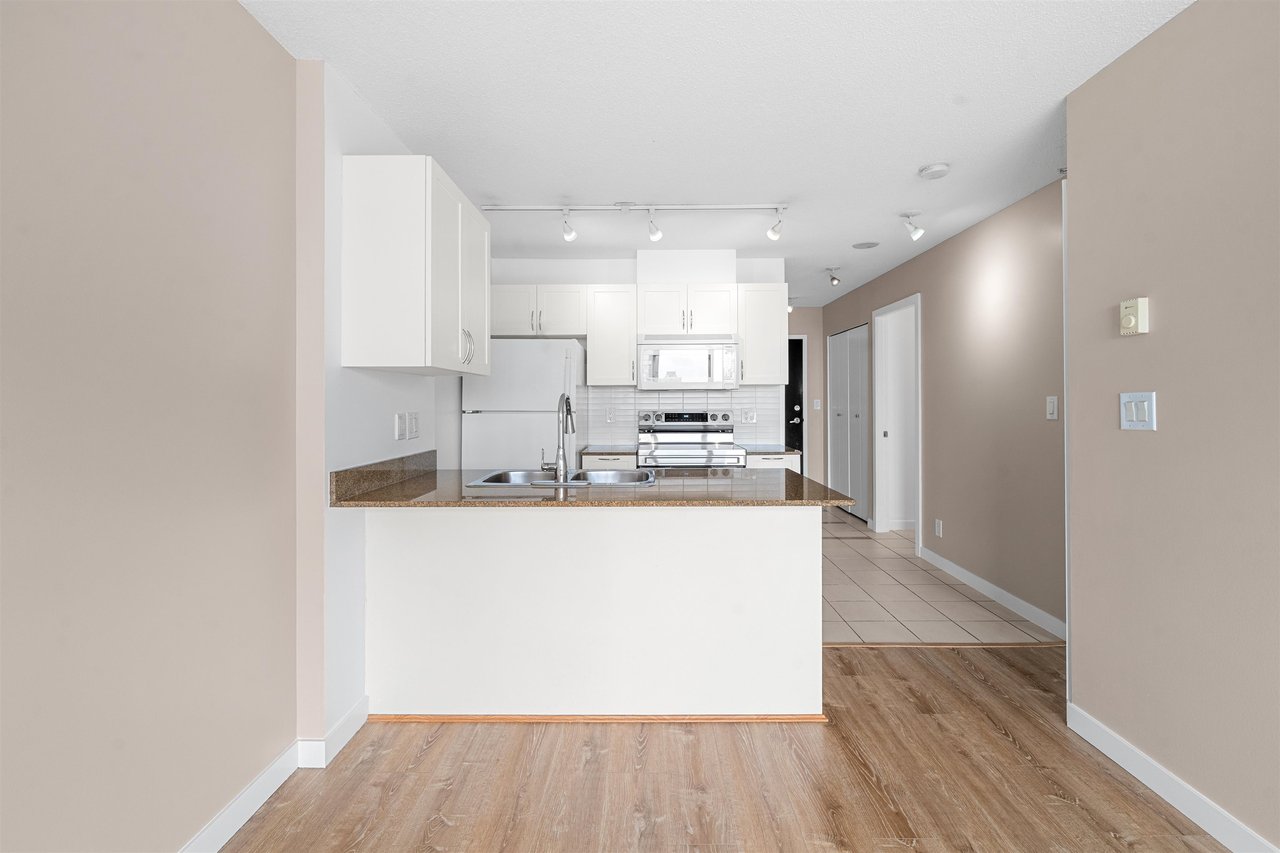 1923-938 Smithe Street, Vancouver