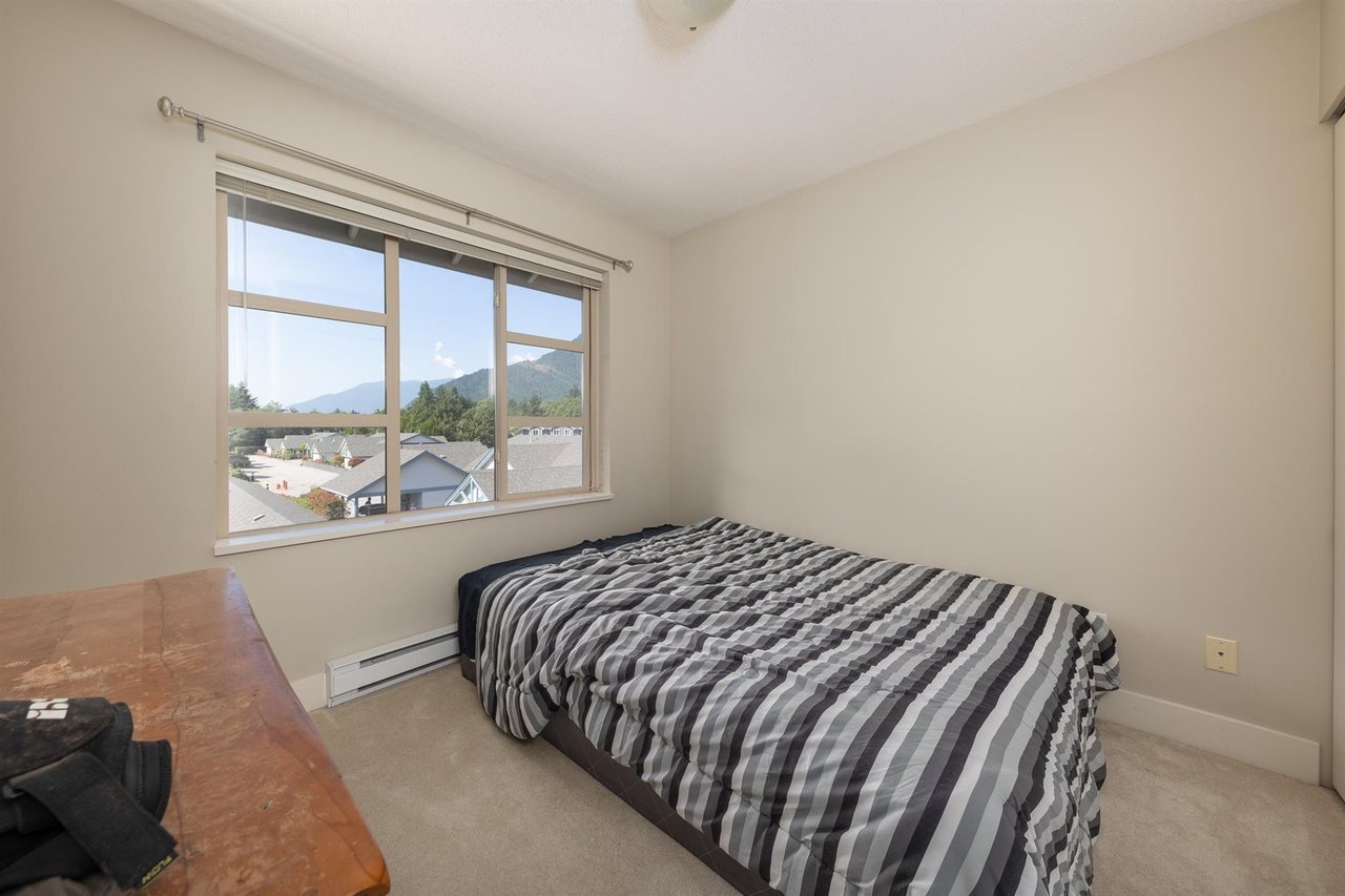 1214 Village Green Wy