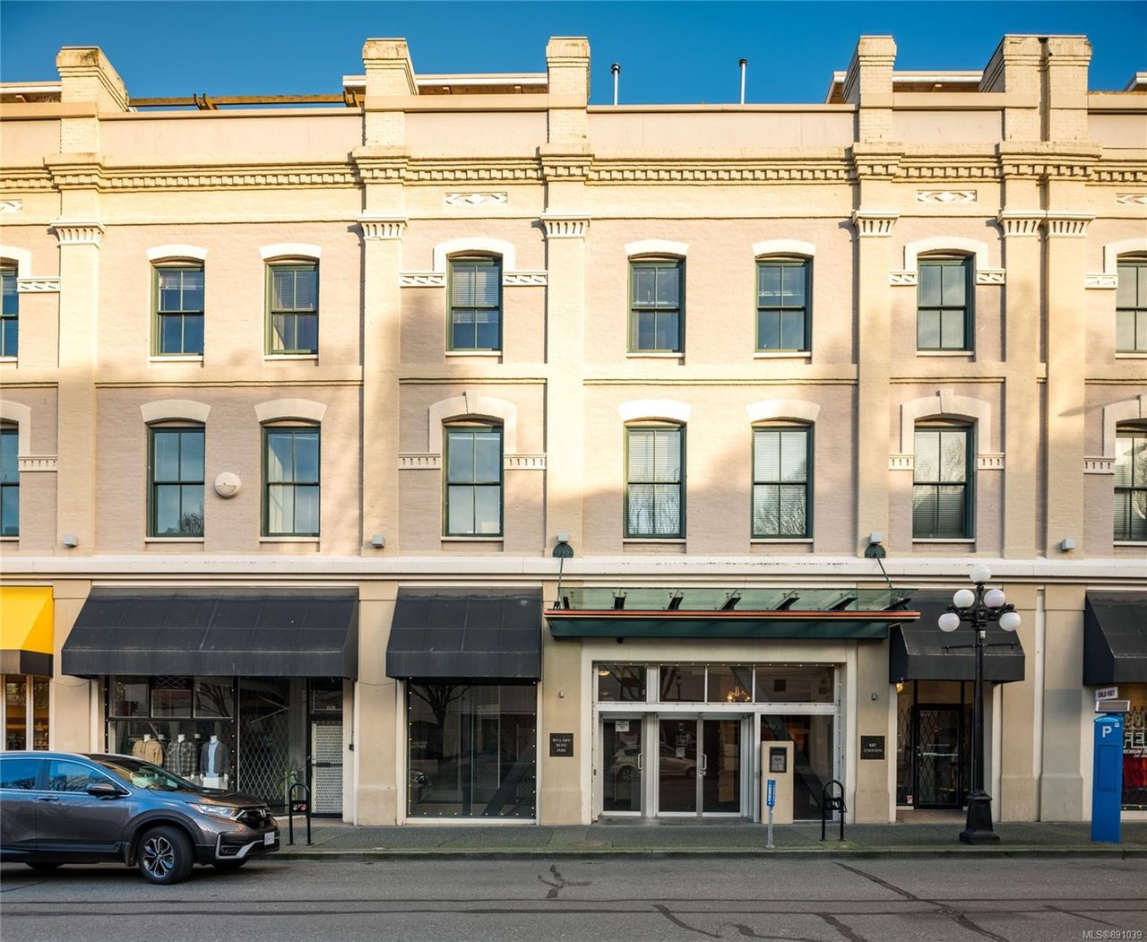 301-610 Johnson St