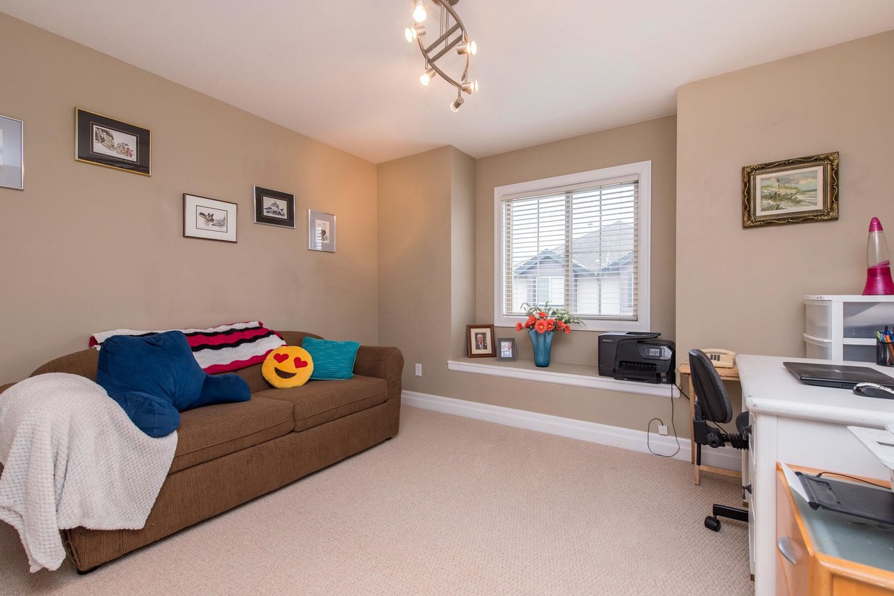 42-6450 Blackwood Ln