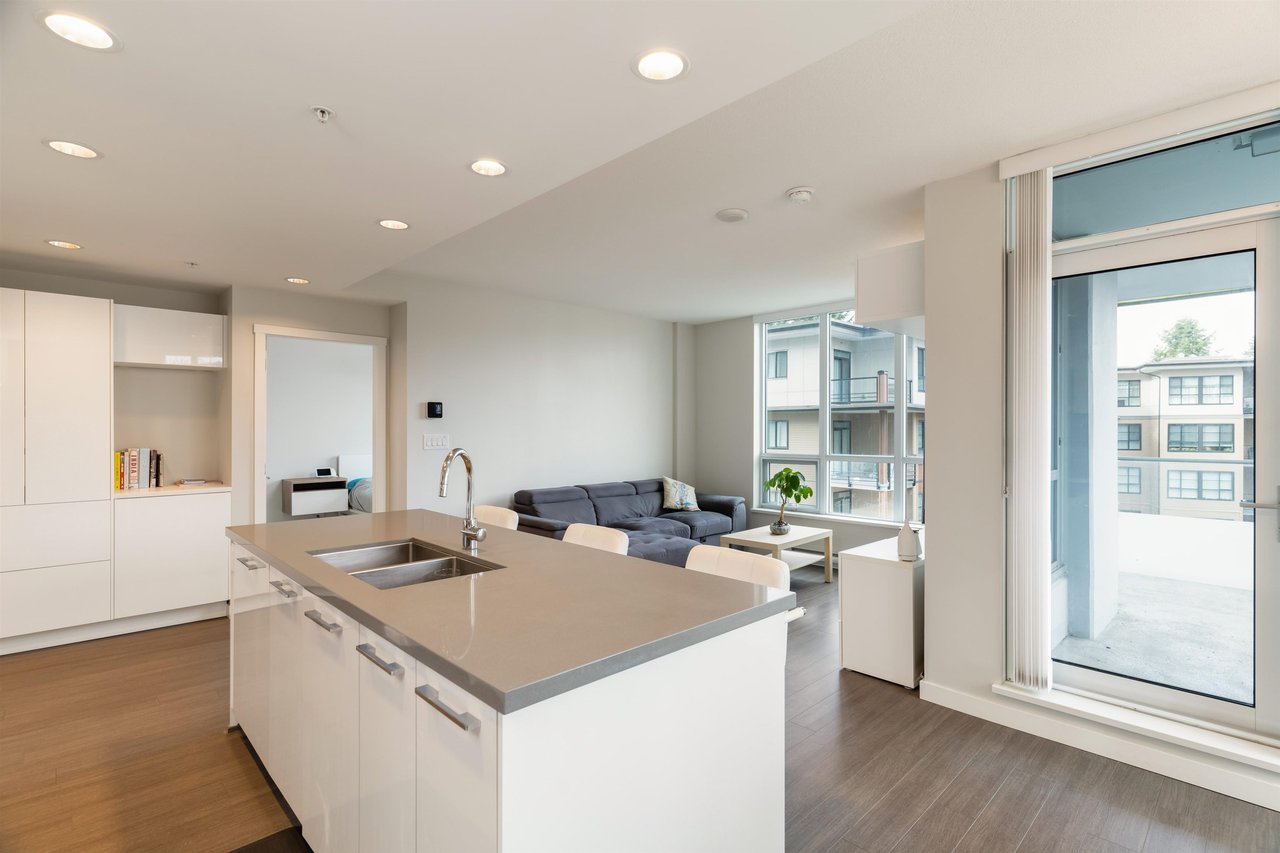 501-3093 Windsor Gate