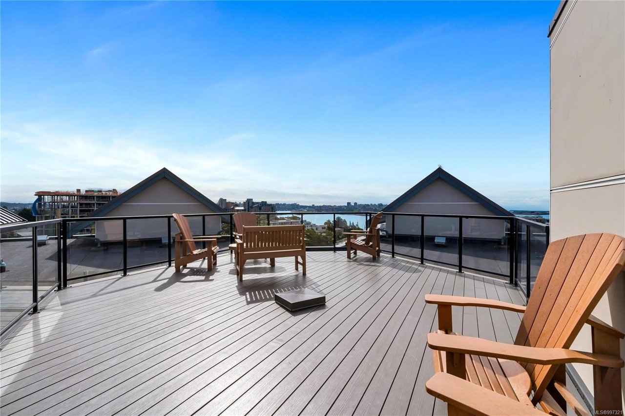 306-924 Esquimalt Rd