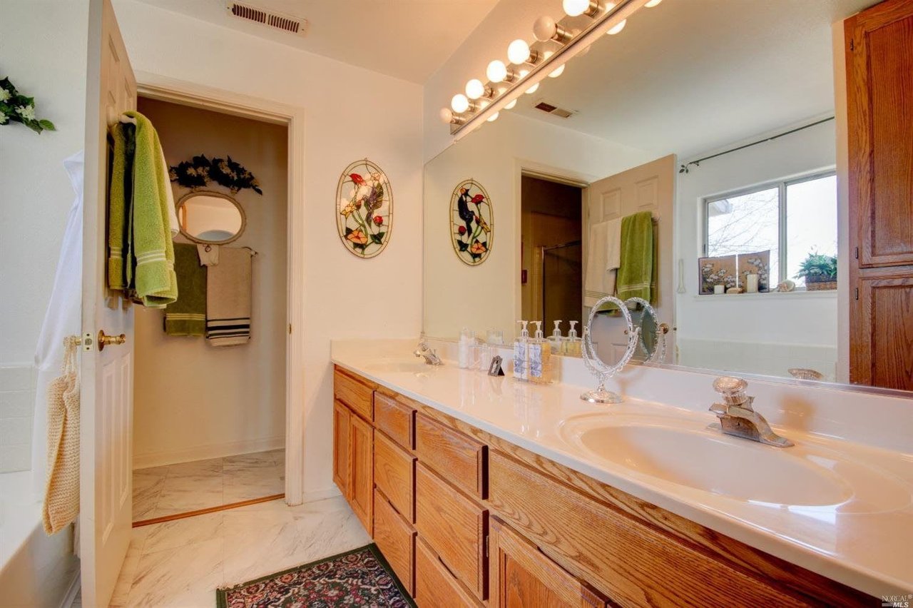 236 Belfiore Ln