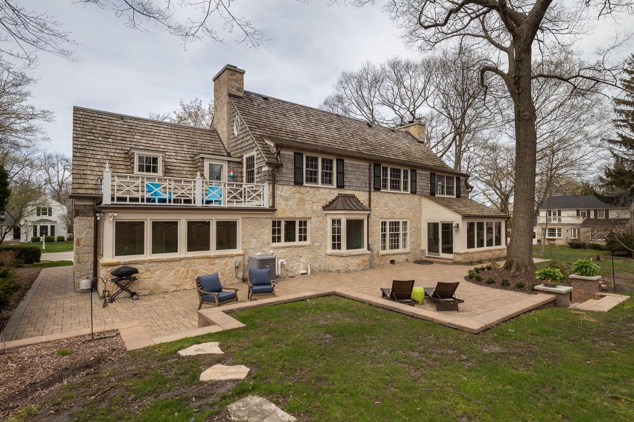 411 Daphne Rd, Fox Point