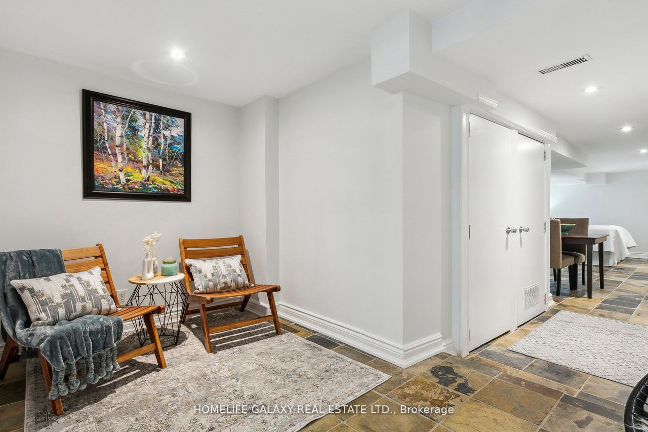 16 Jerome St