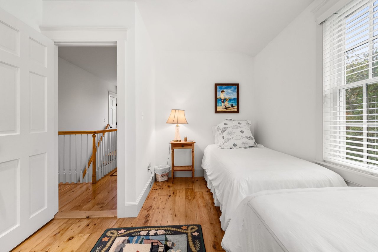 6 Oak Hollow Ln