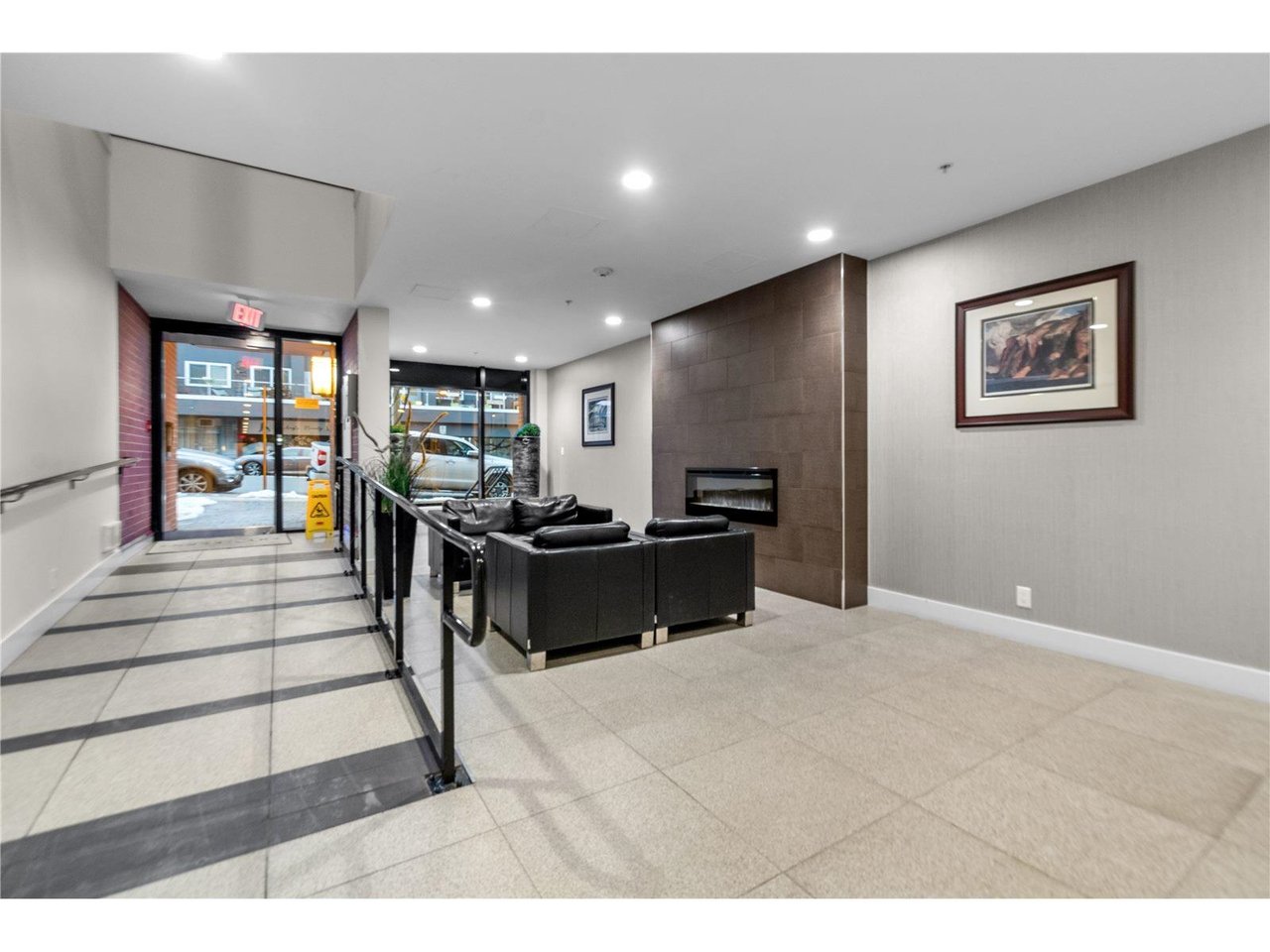 117-7777 Royal Oak Ave