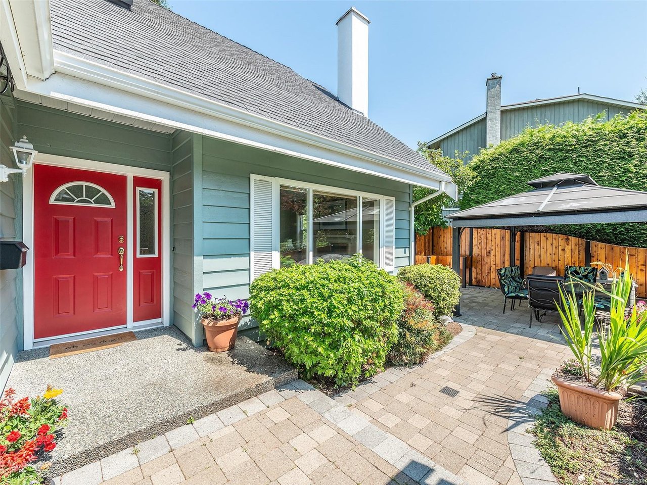 1238 Garry Oak Pl