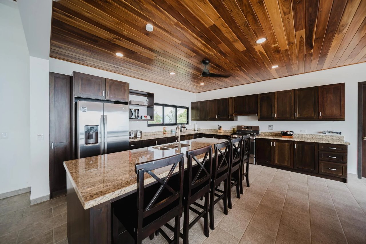 Sunset Ocean View Luxury Home, Dominical, Puntarenas
