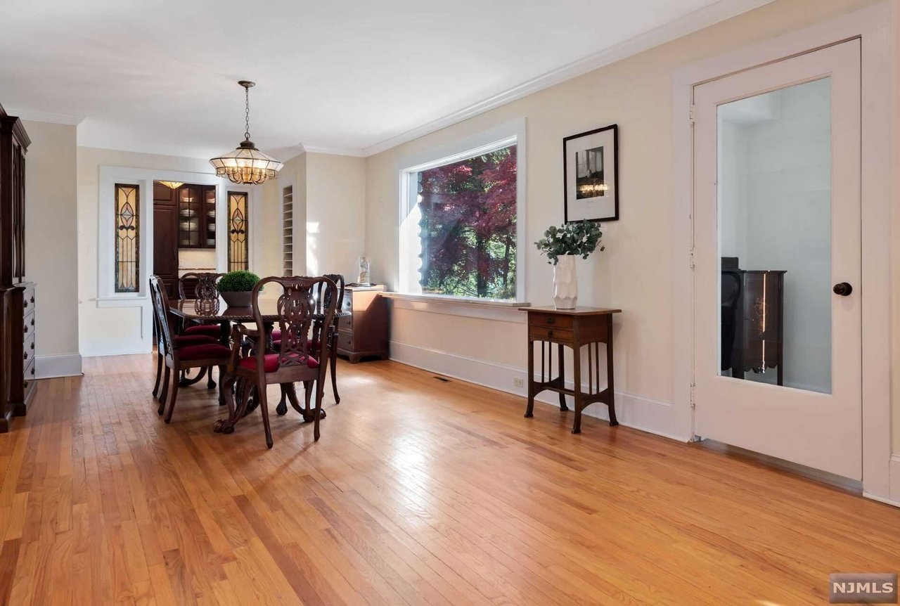 111 Arlton Ave