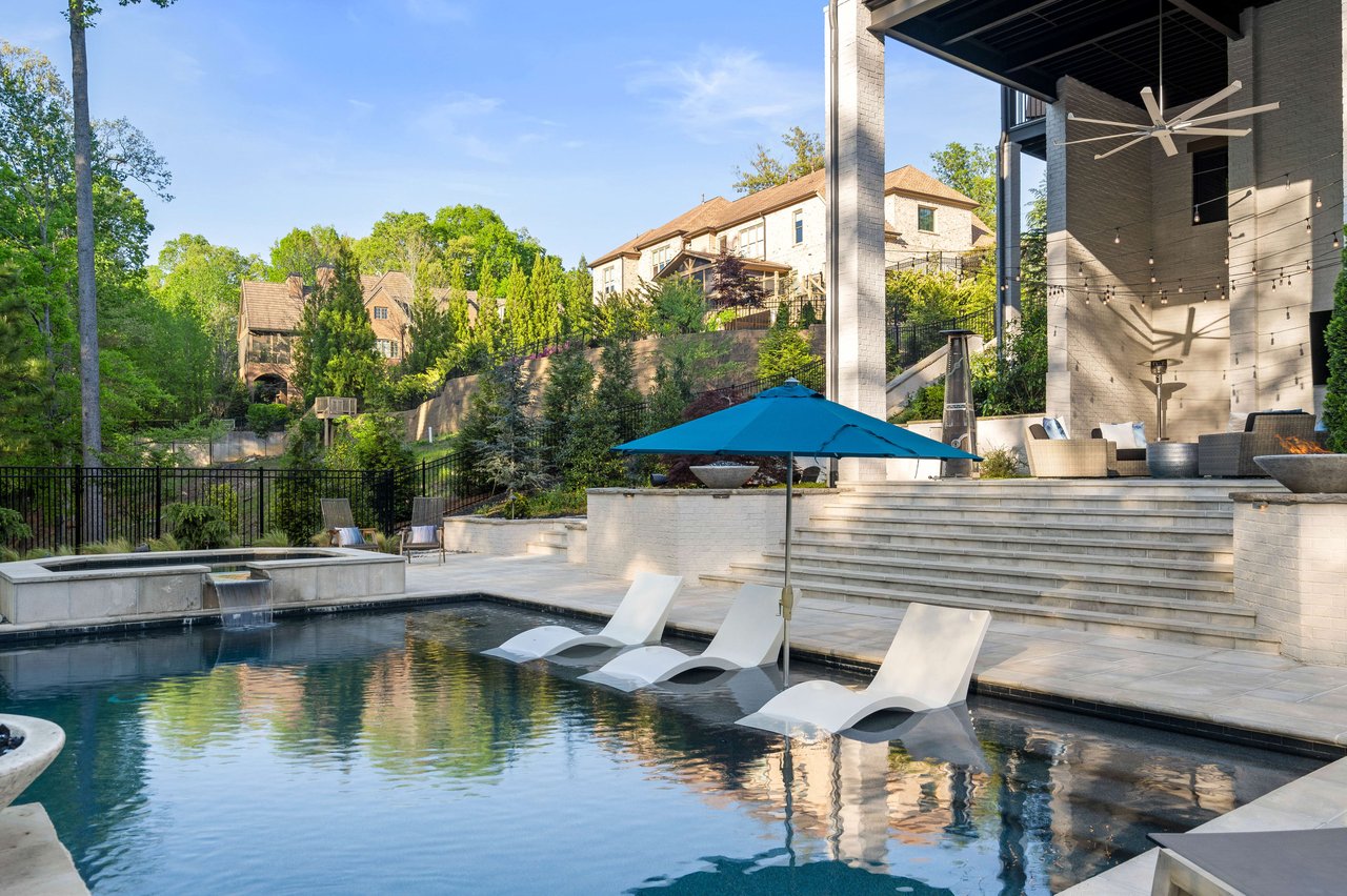 The Resurgence of Luxury Home Pools and Spas Post-COVID: A Dive into Wellness and Comfort