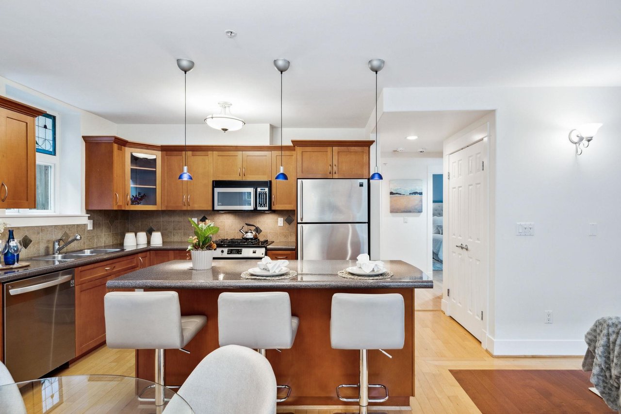 147 W 15th Ave