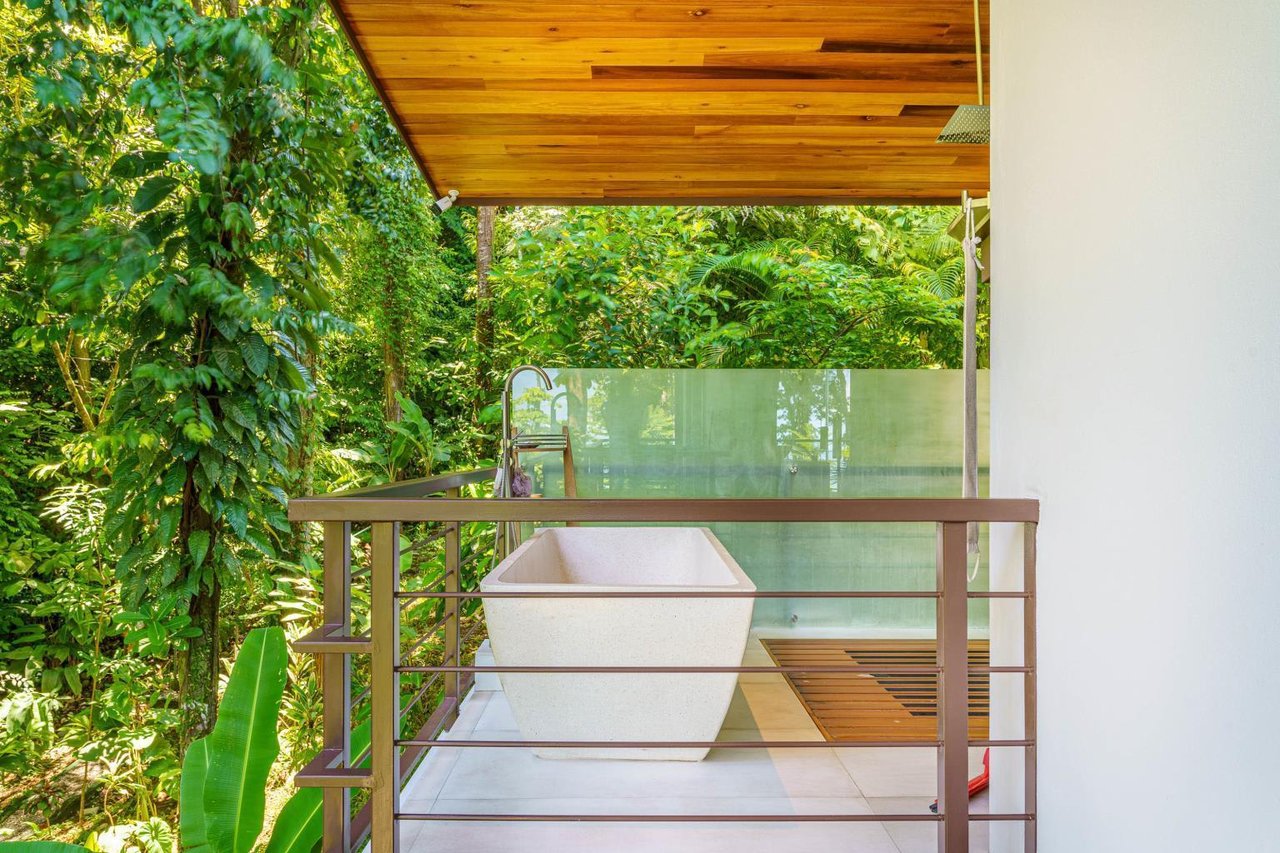 4 Bedroom Tropical Luxury Home, With Outstanding Ocean And Mountain Views