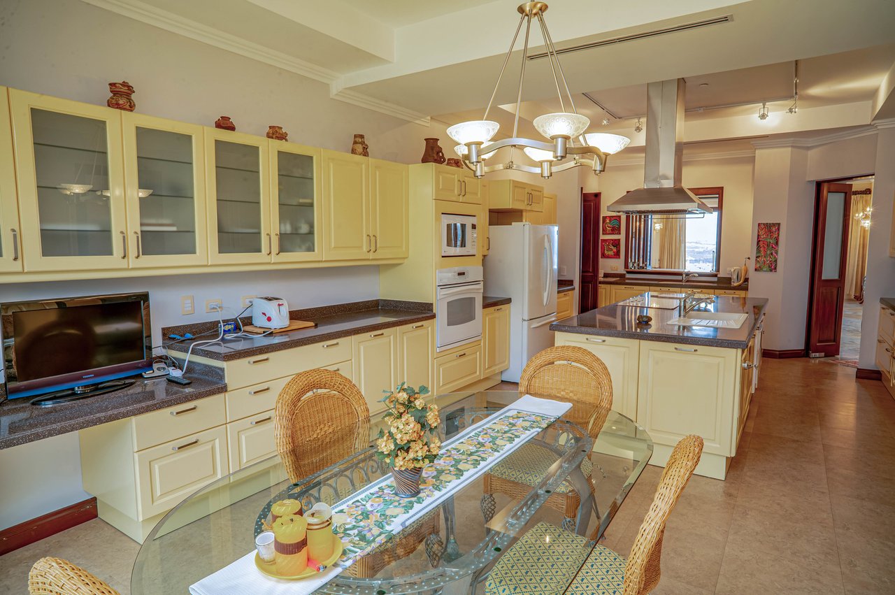 Exclusive Apartment With Views, Escazu, San Jose