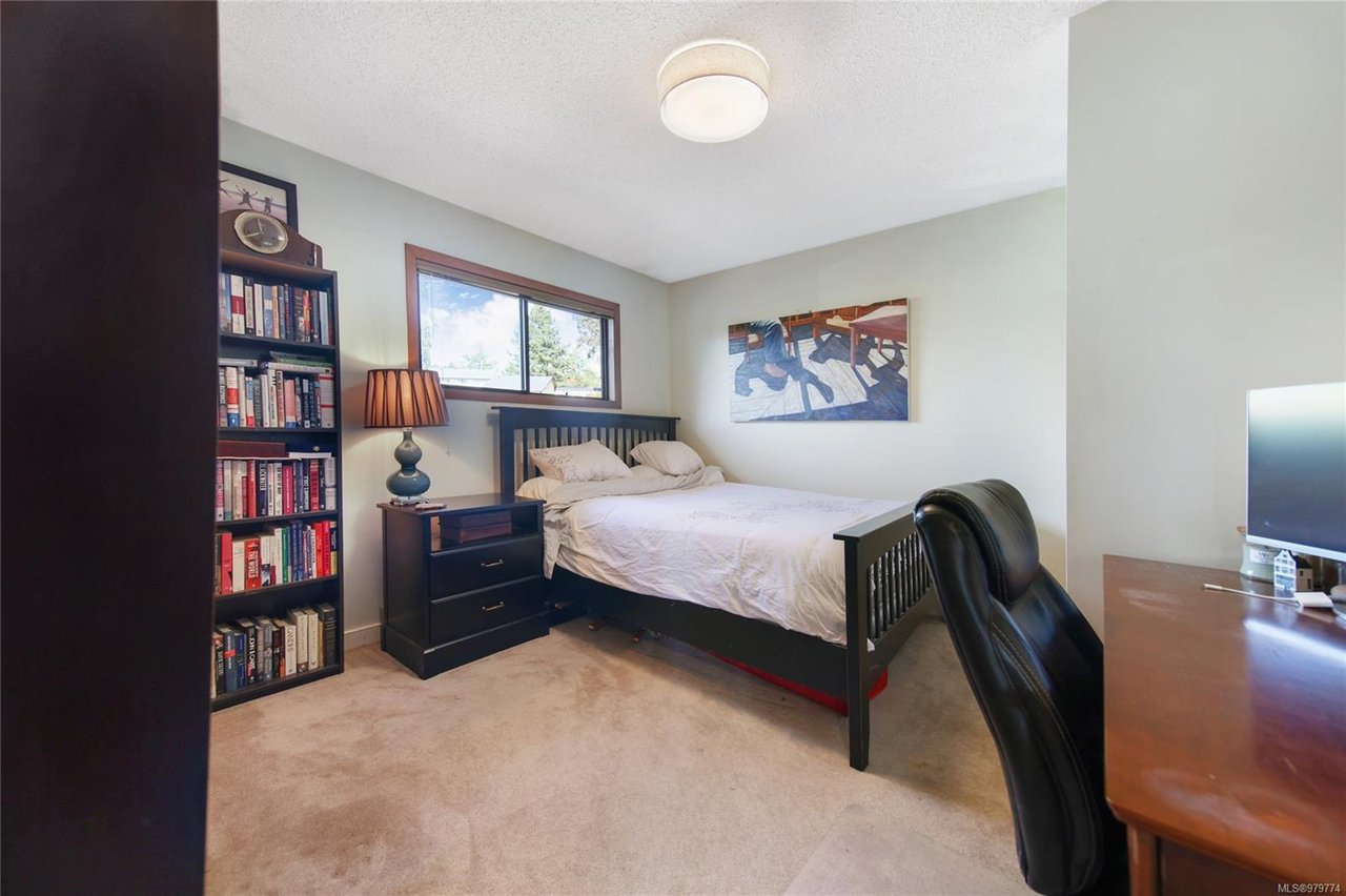 903 Graythorpe Pl