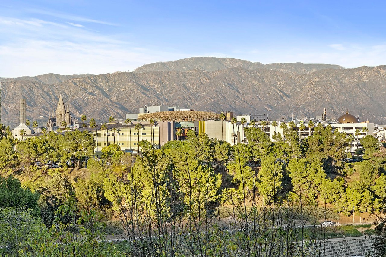 Hollywood Hills Skyline Estate 