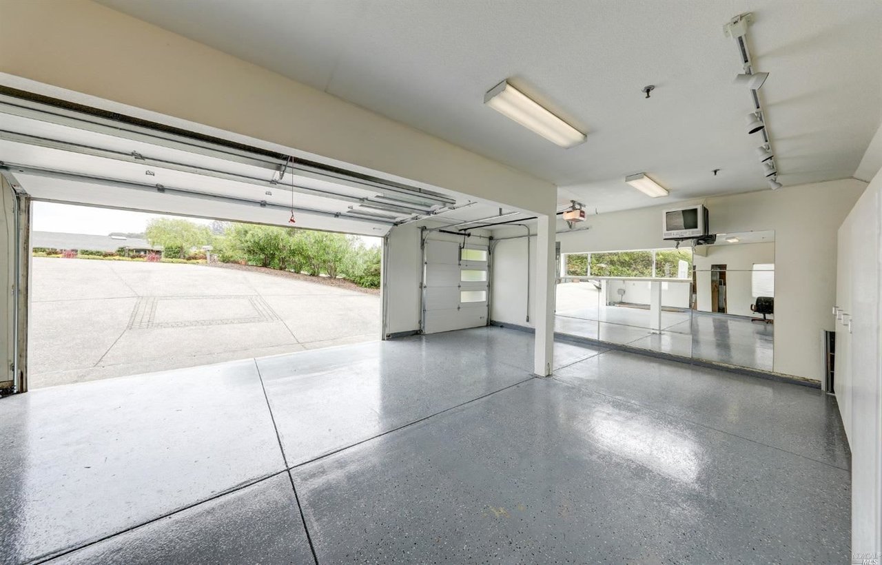Contemporary Residence Adjacent to Open Space