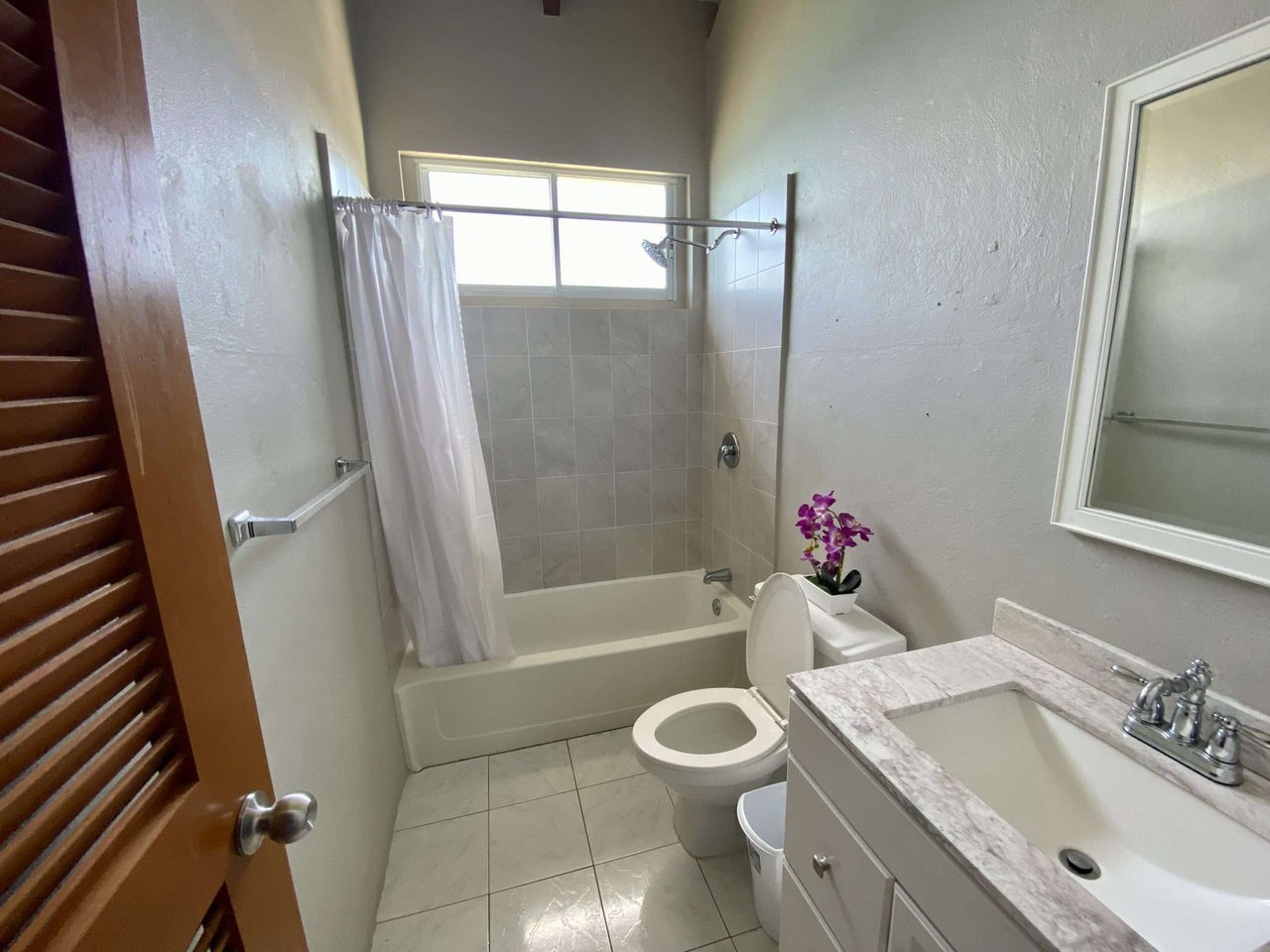 362 Slaney Hill 2 Bedroom Apartment