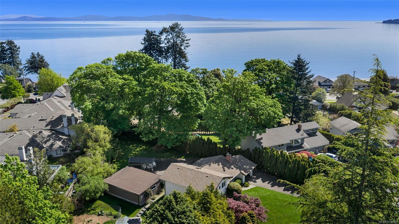 989 Abbey Rd, Saanich