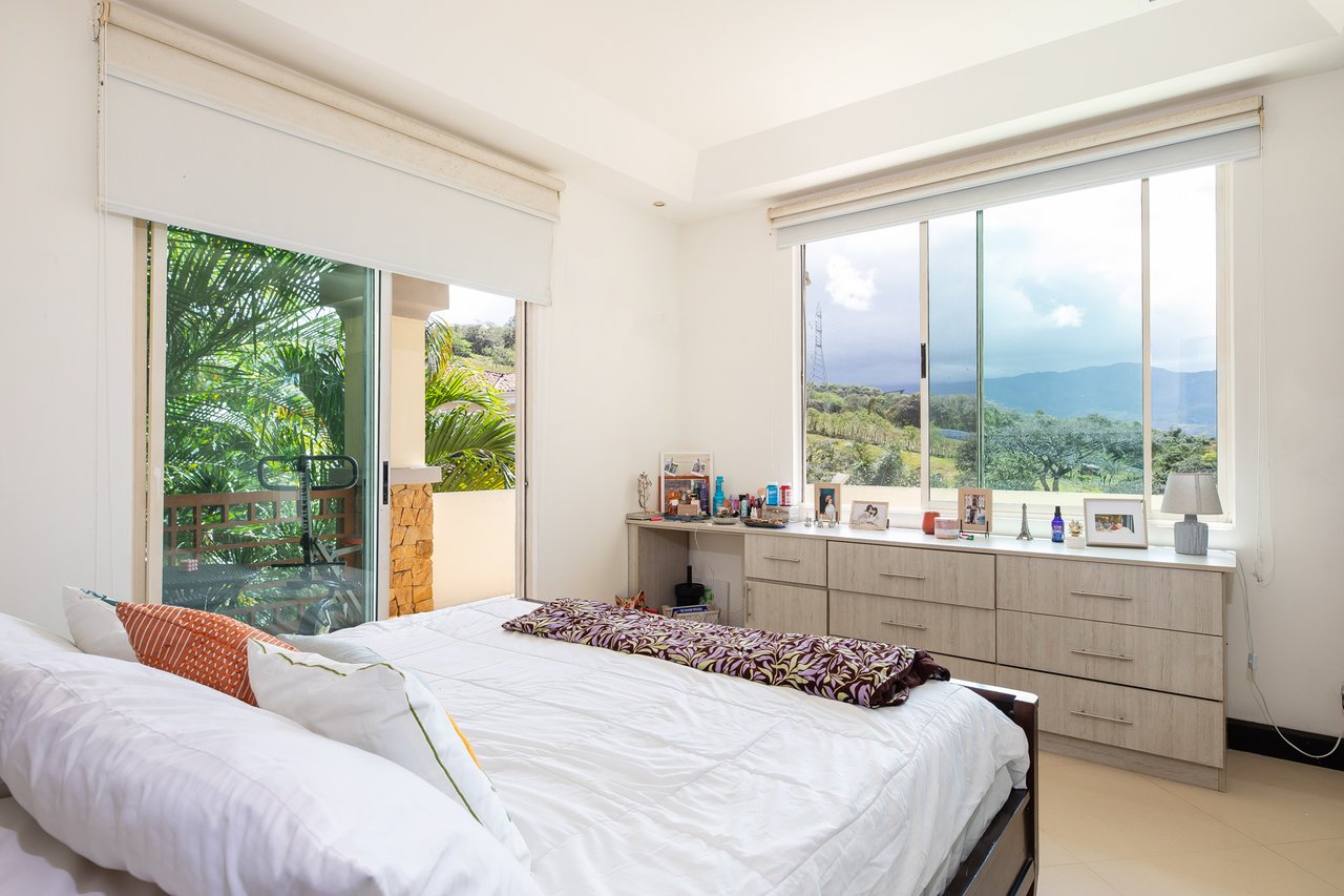 Panoramic Pool View Residence, Escazu, San Jose