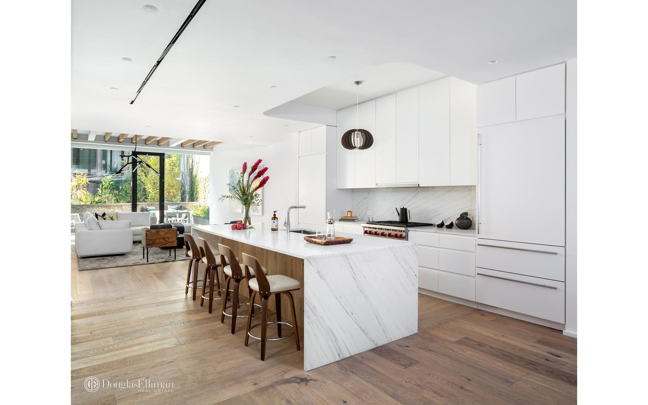 325 West Broadway Unit: 2