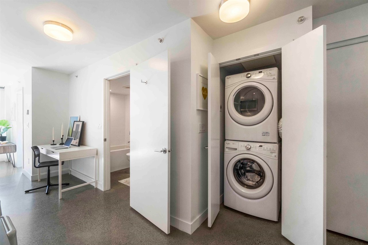 303-231 E Pender Street, Vancouver