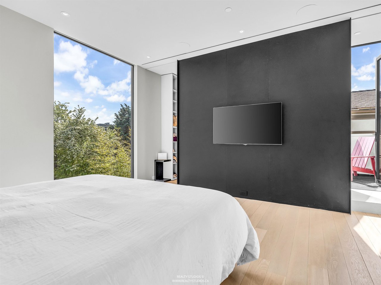 366 W 22nd Ave