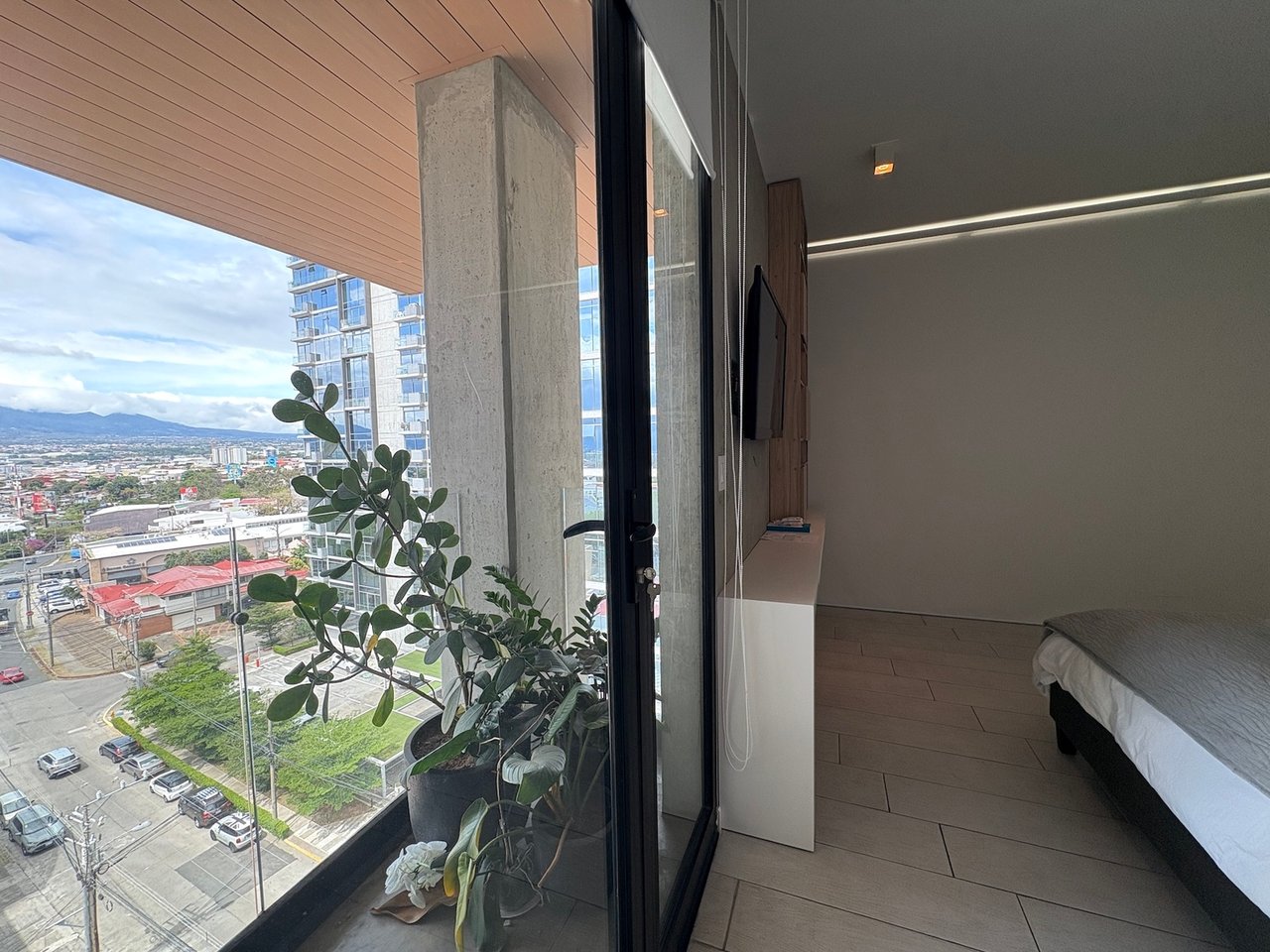 High Floor City View Residence, Sabana and Rohrmoser, San Jose