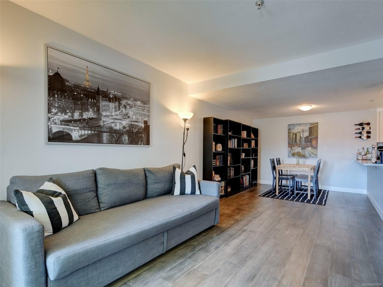 207-873 Esquimalt Rd
