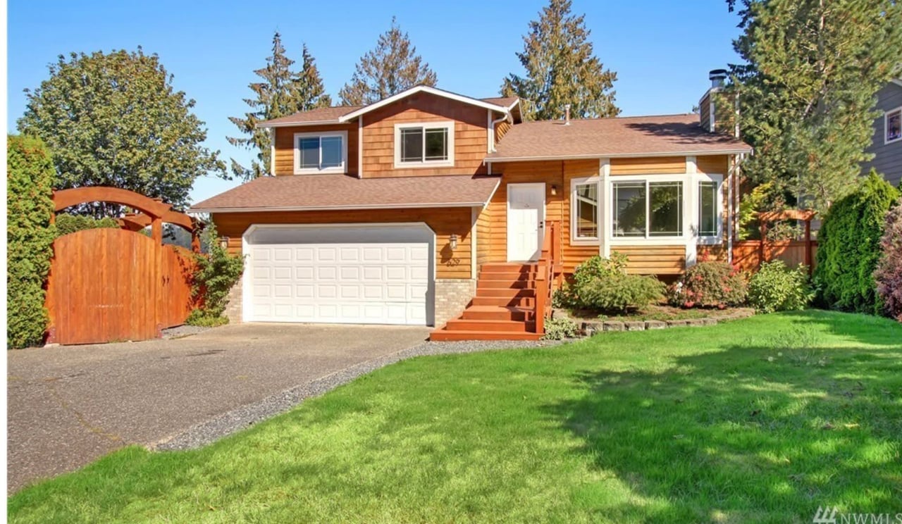 629 98th Drive NE
