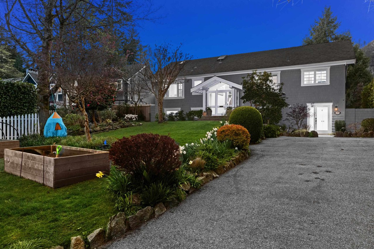 5727 Bluebell Dr