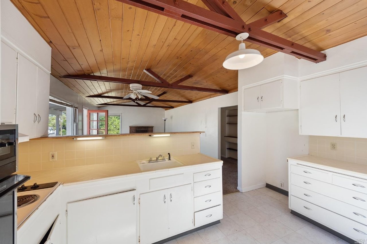 3295 Linwood Ave