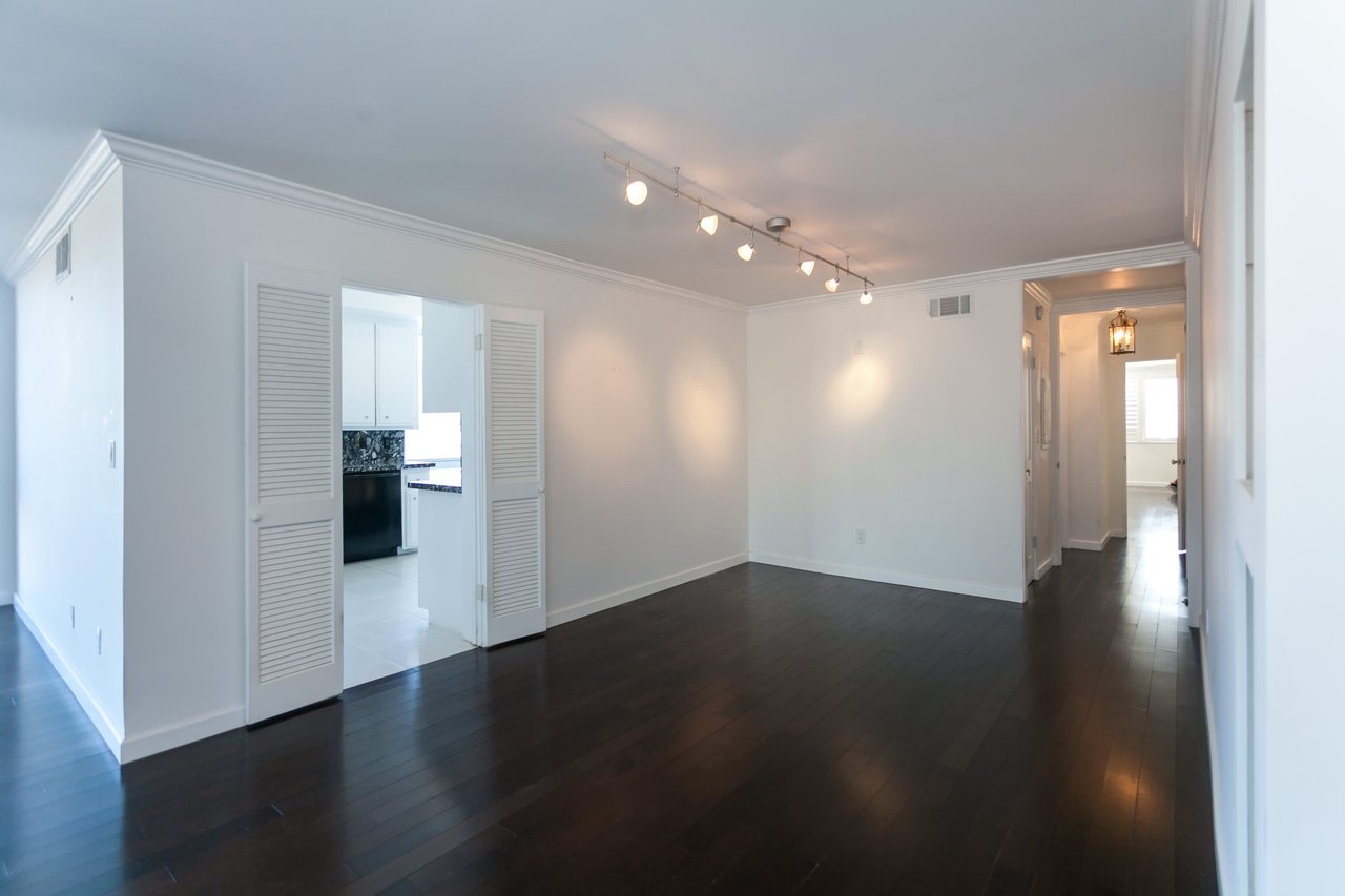 450 S Maple Drive, #305 