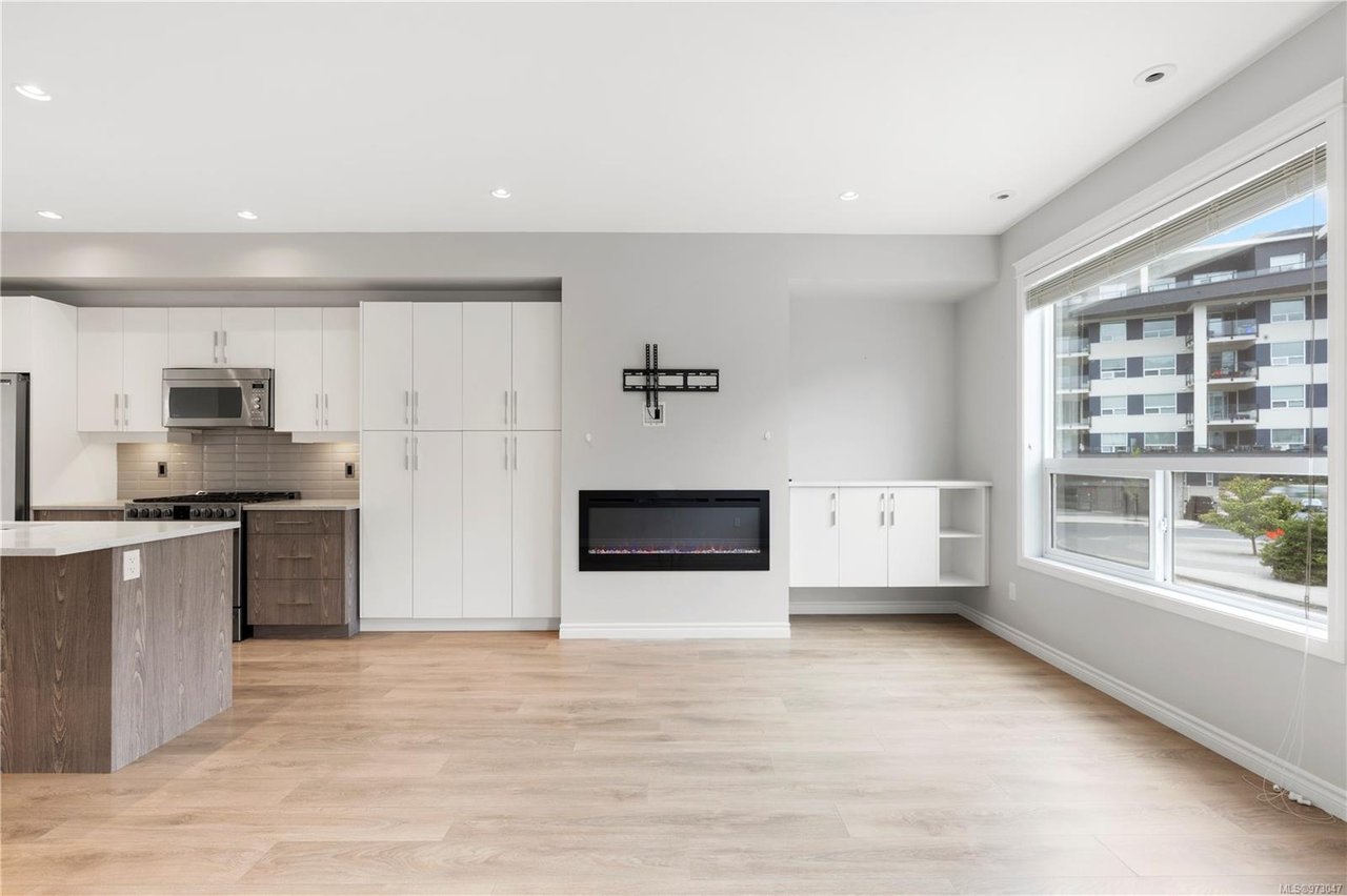 921 Whirlaway Cres