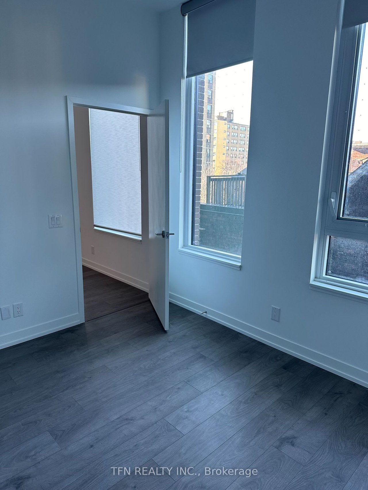 270 Dufferin St Unit: 211