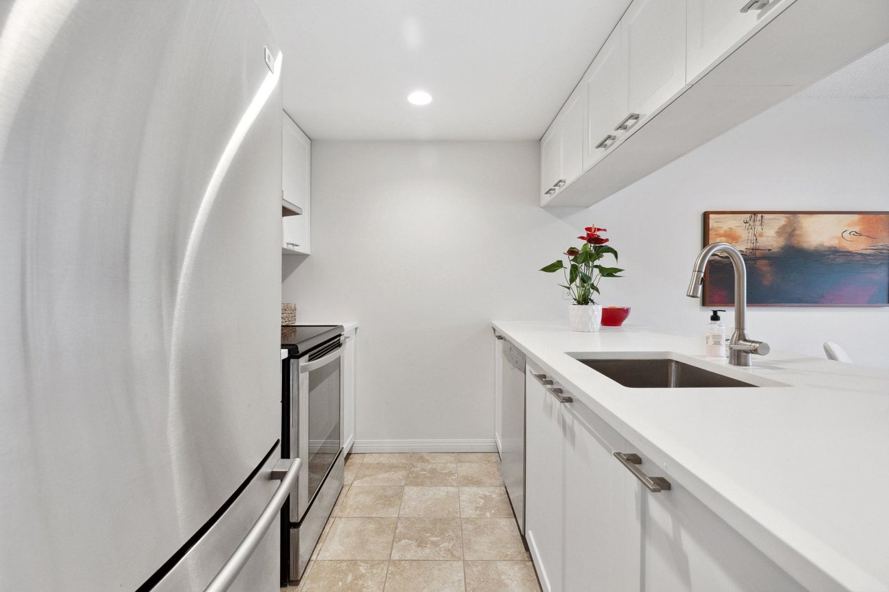 409-1060 Alberni St