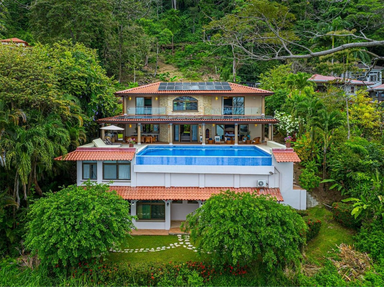 Colonial Oceanfront Rental Estate, Dominical, Puntarenas