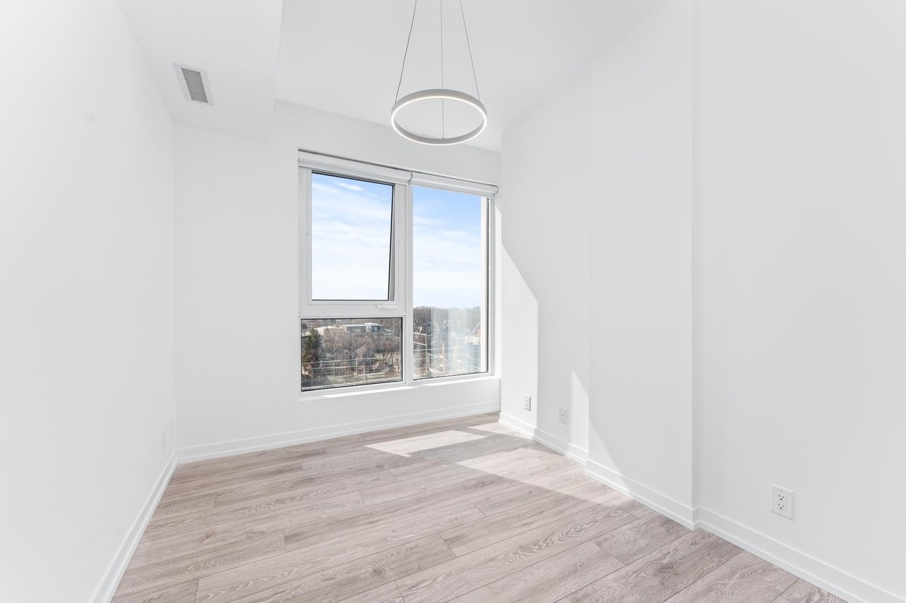 2020 Bathurst St Unit: 1121