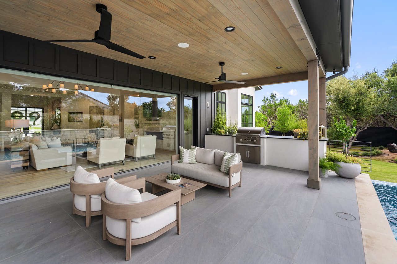 Austin-Elegance in Lake Travis ISD